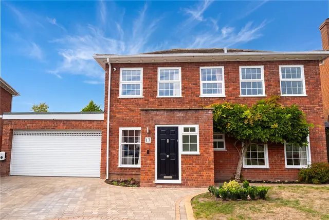 4 bedroom house, St. Judes Close, Englefield Green, TW20