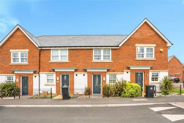 Bazeley Road, Waterlooville, PO7, photo 1