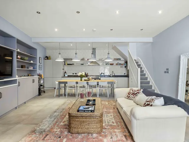 Devonport Mews, London, W12, photo 2
