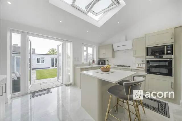 Photo 3 — Glengall Road, Kent, DA7