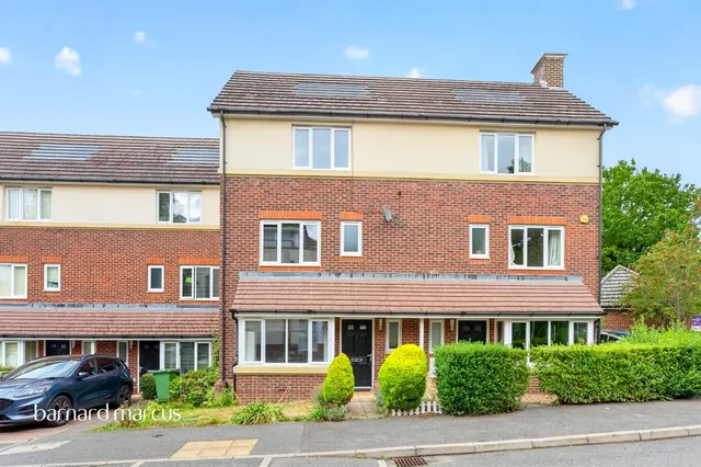 Dalmeny Way, Epsom, photo 1