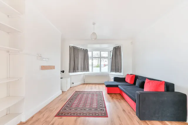 Photo 3 — 225 Whitton Avenue East, Greenford