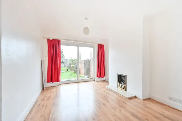 Photo 2 — 225 Whitton Avenue East, Greenford