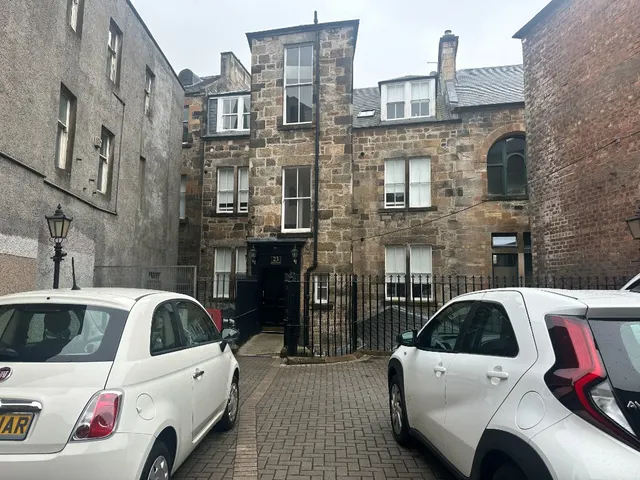 School Wynd, Paisley, PA1, photo 1