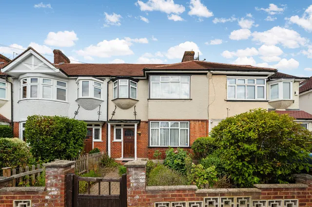 Springfield Avenue, London, SW20, photo 1
