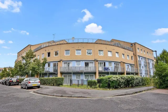 Feltham, photo 1