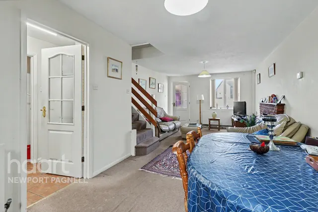 Petersham Close, Newport Pagnell, MK16, photo 2