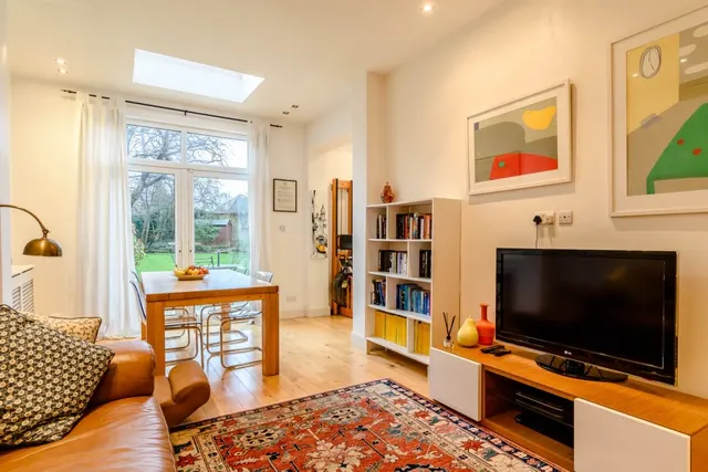 Photo 2 — Avondale Avenue, Finchley, London, N12