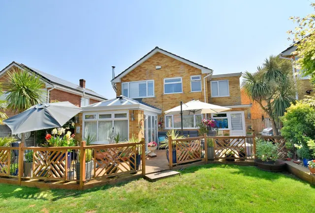 Wollaton Road, BH22, photo 2