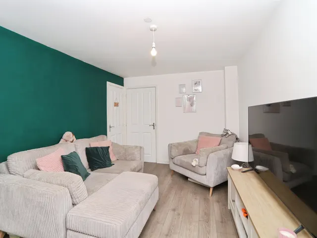 Heol Y Nant Pontyclun, CF72, photo 3