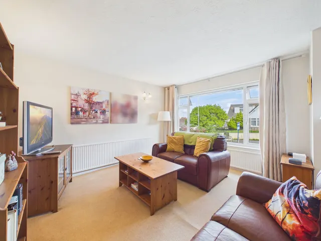 Queens Road, BS13, photo 3