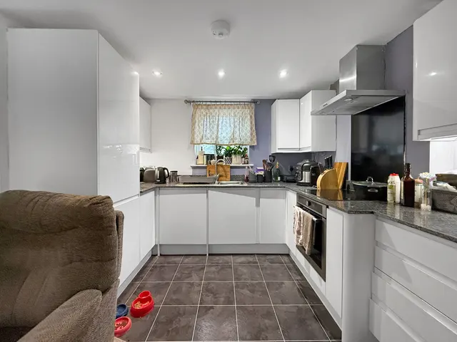 Adcroft Drive, Trowbridge, BA14, photo 2