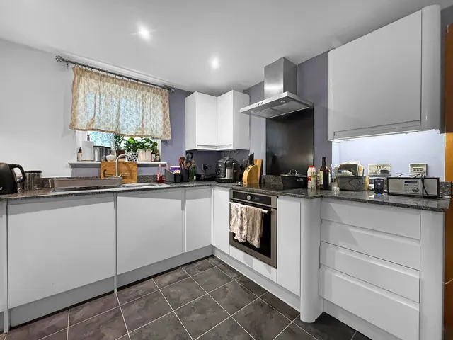 Adcroft Drive, Trowbridge, BA14, photo 3