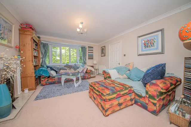 Photo 2 — Blackberry Drive, Fair Oak, Eastleigh, SO50 8RB