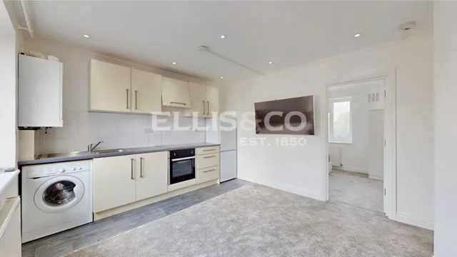 Thorn Close, Northolt, UB5, photo 1