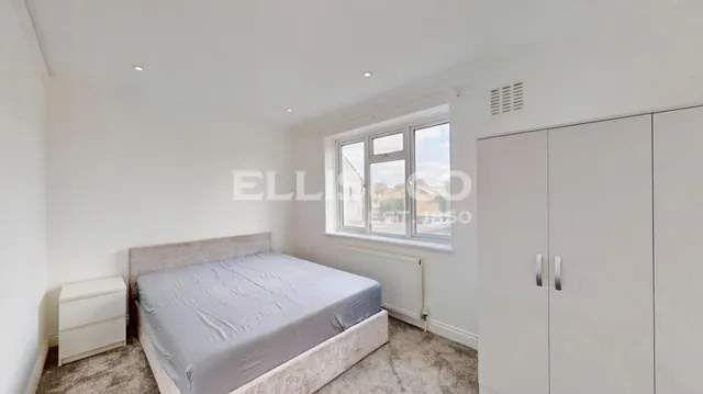 Thorn Close, Northolt, UB5, photo 3