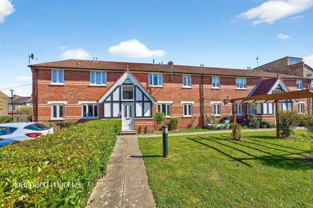 Haynes Close, London, photo 1