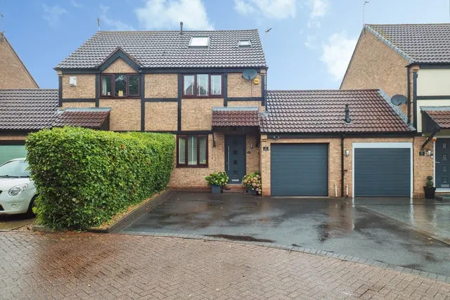Stornoway Court, Beeston, Nottingham, Nottinghamshire, NG9, photo 1