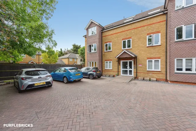 Cottington Road, Feltham, TW13, photo 1