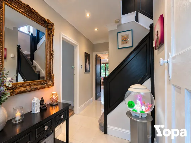 Oaklands Avenue, Newcastle, ST5, photo 2