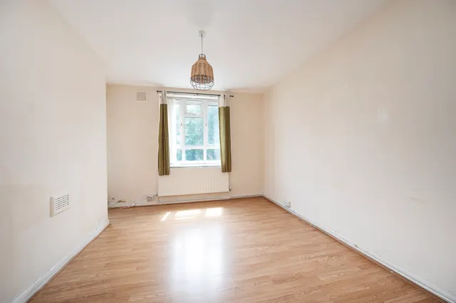 Photo 2 — 133a Elderfield Road, London