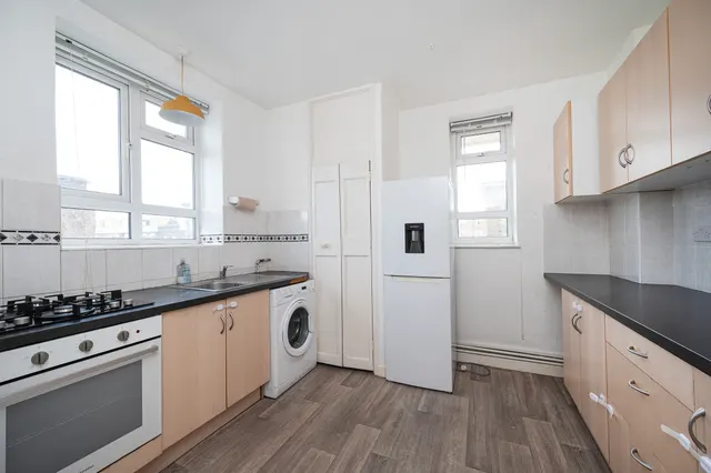 Photo 3 — 133a Elderfield Road, London