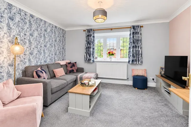 Branksomewood Road, Fleet, photo 2
