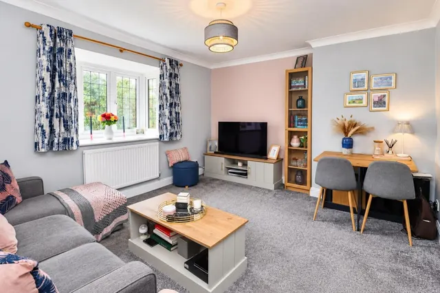 Branksomewood Road, Fleet, photo 3