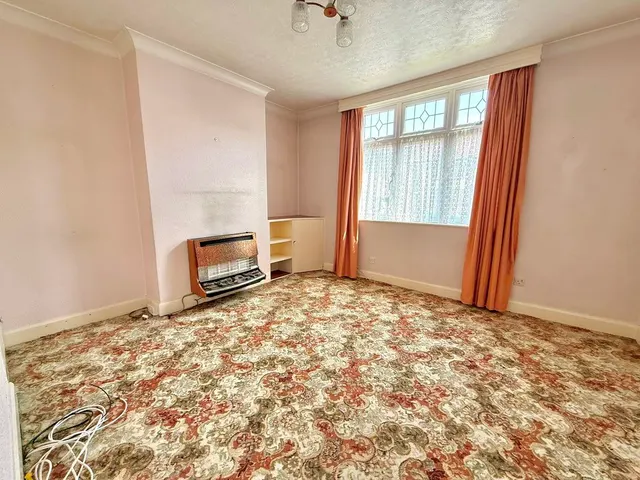 Photo 3 — Neville Road, Luton LU3 2JG