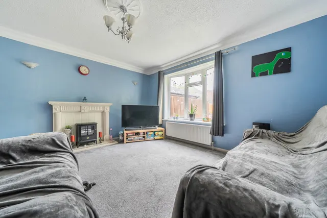 Photo 2 — Ramillies Close, Kempston