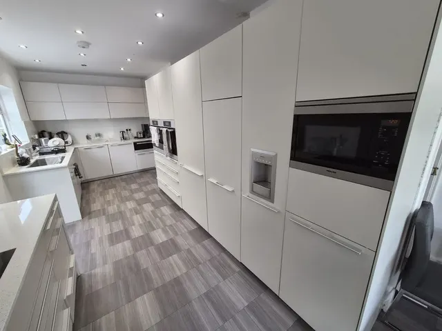 Photo 3 — Cavendish Drive, Edgware HA8 7NS