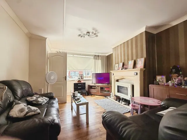 Photo 2 — Laxey Crescent, Leigh