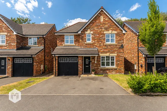 Hollins Drive, Bolton, BL2 1DH, photo 1