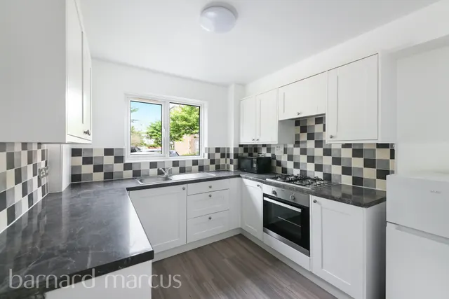 Jengar Close, Sutton, SM1, photo 2