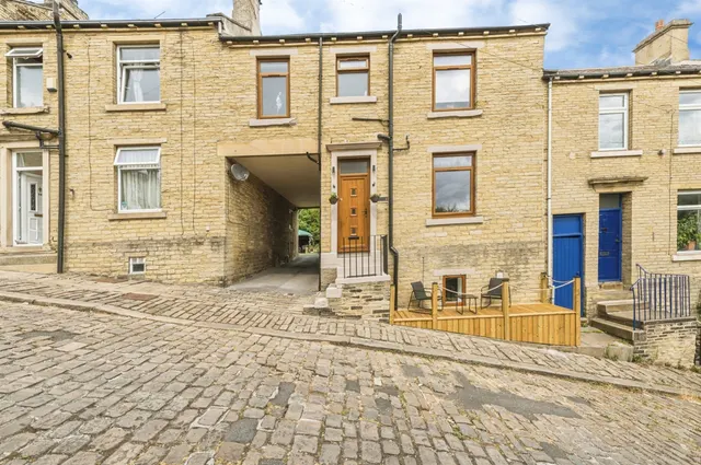 Photo 3 — Thomas Street, BRIGHOUSE