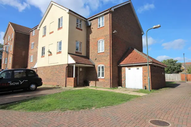 Redbourne Drive, Thamesmead, photo 1