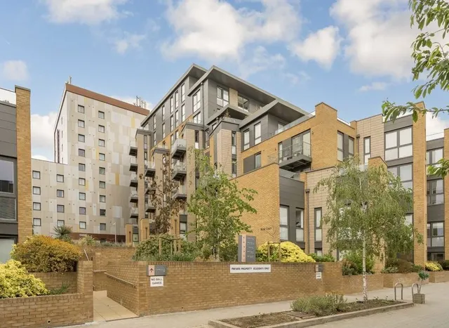 Baltic Avenue, Brentford, TW8, photo 1