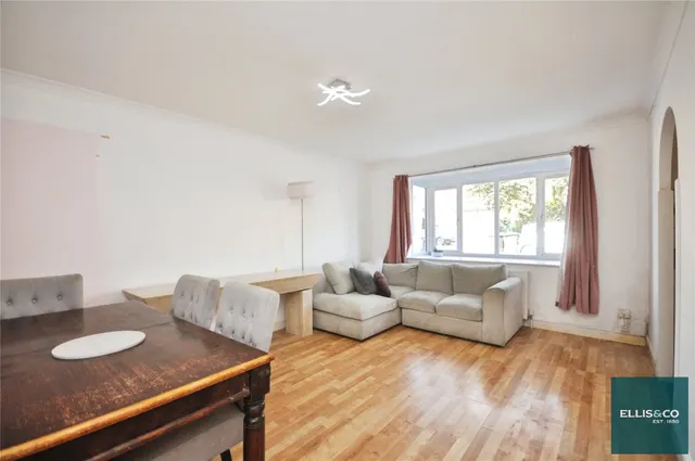Greenway Close, Friern Barnet, N11, photo 1