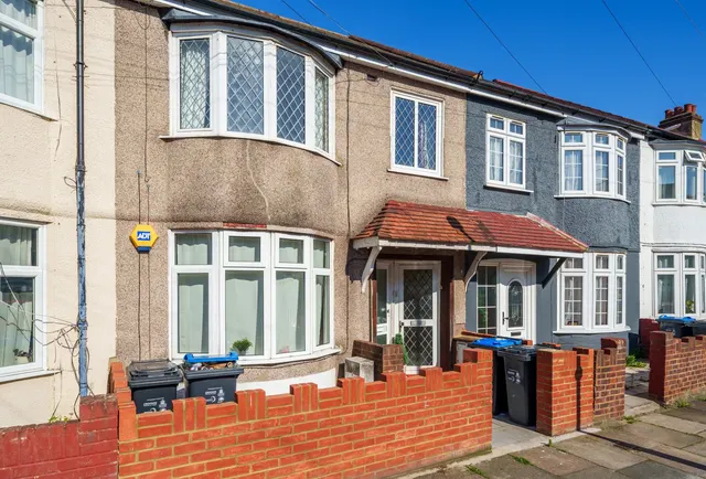 Ashtree Avenue, Mitcham, CR4 3DR, photo 1