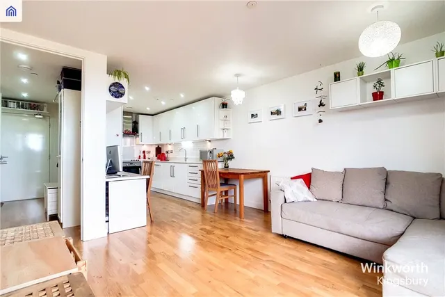 High Road, Wembley, HA9, photo 2