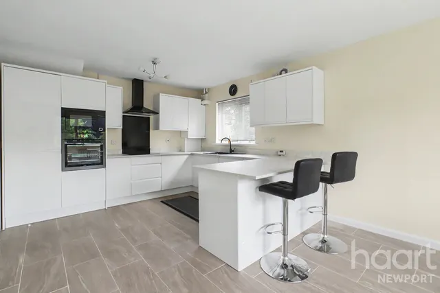 Stow Park Crescent, Newport, NP20, photo 3