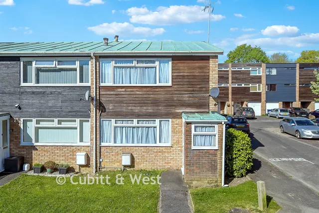 Beaumont Square, Cranleigh, GU6, photo 1