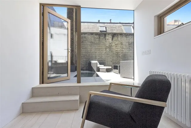 Photo 3 — Conway Street, London, W1T
