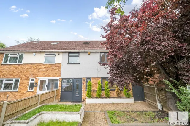 The Greenway, Ickenham, UB10 8LS, photo 1