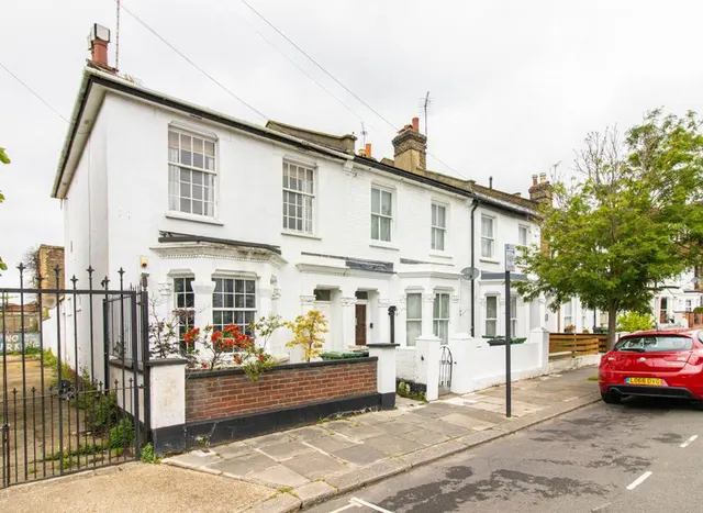Kenmont Gardens, Willesden, NW10, photo 1