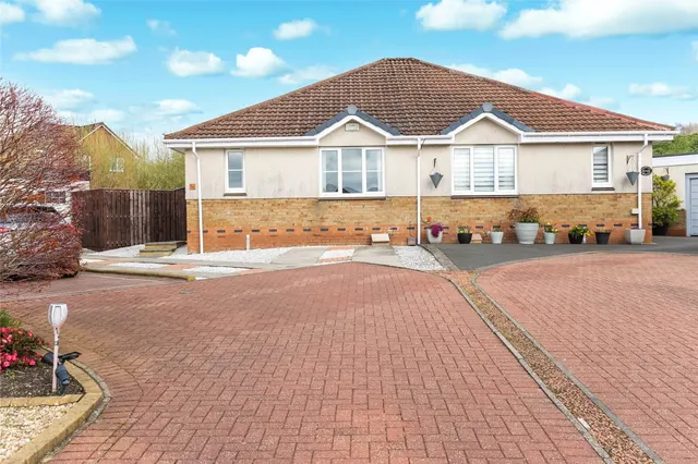 Photo 2 — Redwood Crescent, Cambuslang, Glasgow, South Lanarkshire, G72