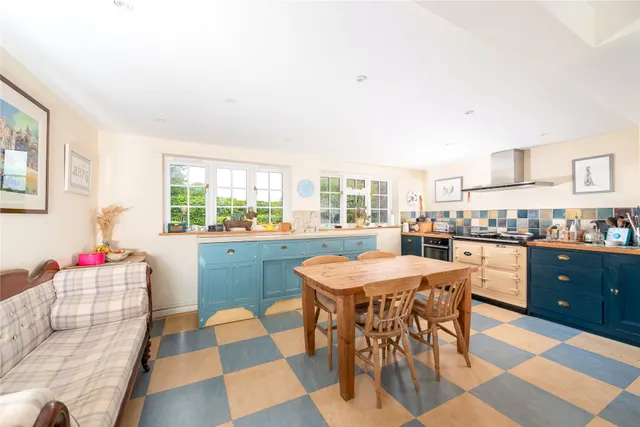 Larkwell House, Juniper Hill, NN13, photo 3
