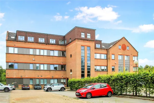 Bartley Way, Hook, Hampshire, RG27 9FG, photo 1