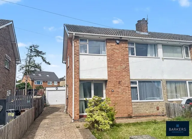 3 bedroom house — West Royd Avenue, Mirfield WF14 9LE