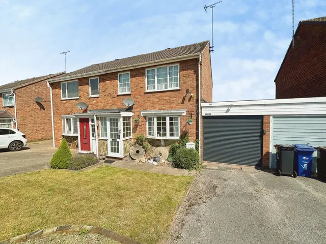 Beaconsfield Road, Burton-On-Trent, DE13, photo 1